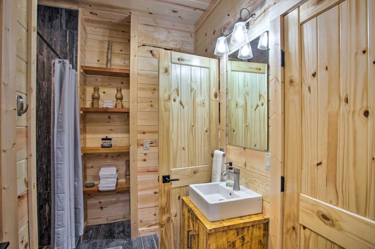 Luxe Broken Bow Cabin Game Room, Fire Pit And Deck! Buitenkant foto